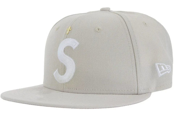 帽子 Supreme Gold Cross S Logo New Era 7 3/8 Supreme Gold Cross S Logo New Era Fitted Hat Stone